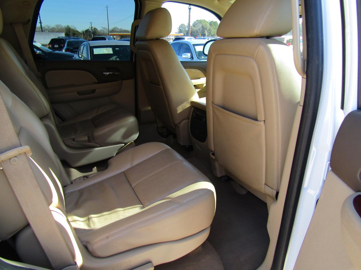 2011 White /Tan Chevrolet Tahoe LT 2WD (1GNSCBE05BR) with an 5.3L V8 OHV 16V FFV engine, Automatic transmission, located at 15016 S Hwy 231, Midland City, AL, 36350, (334) 983-3001, 31.306210, -85.495277 - Photo#8